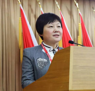 順義區(qū)工商聯(lián)黨組書記、順義區(qū)常務(wù)副主席單曉梅做工作報告