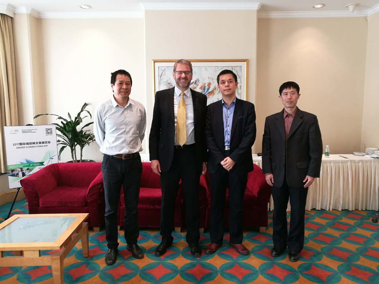 仟億達集團董事長鄭兩斌參加2017儲能峰會 仟億達集團董事長鄭兩斌參加2017儲能峰會